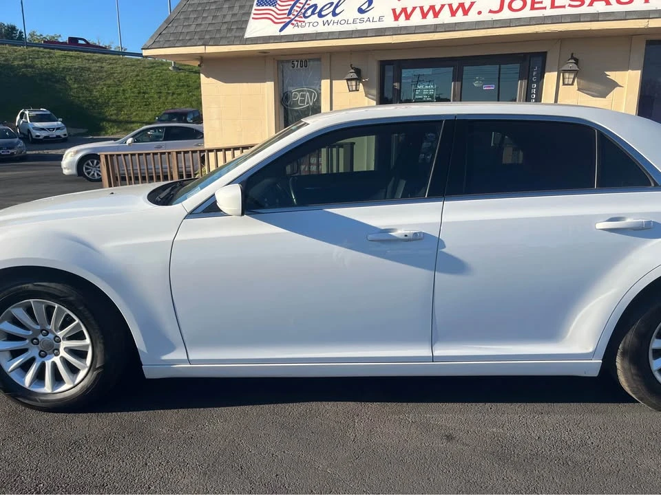 2012 Chrysler 300 (2005-2023) - Image 2 of 9