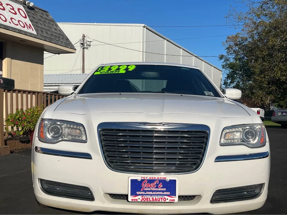 2012 Chrysler 300 (2005-2023) - Image 5 of 9