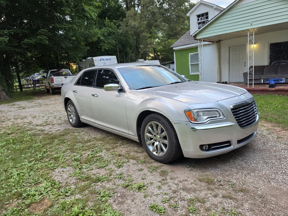 2012 Chrysler 300 (2005-2023) - Image 3 of 8