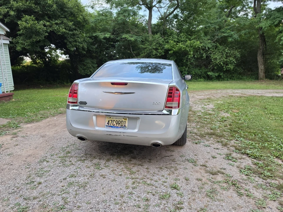 2012 Chrysler 300 (2005-2023) - Image 4 of 8