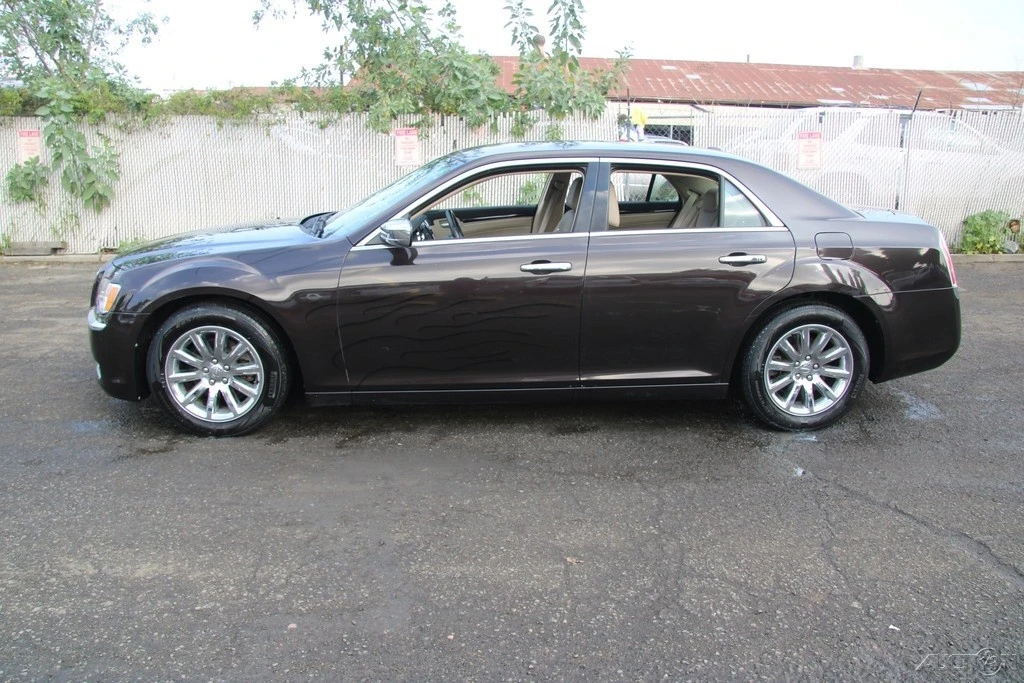 2012 Chrysler 300 (2005-2023) - Image 3 of 21