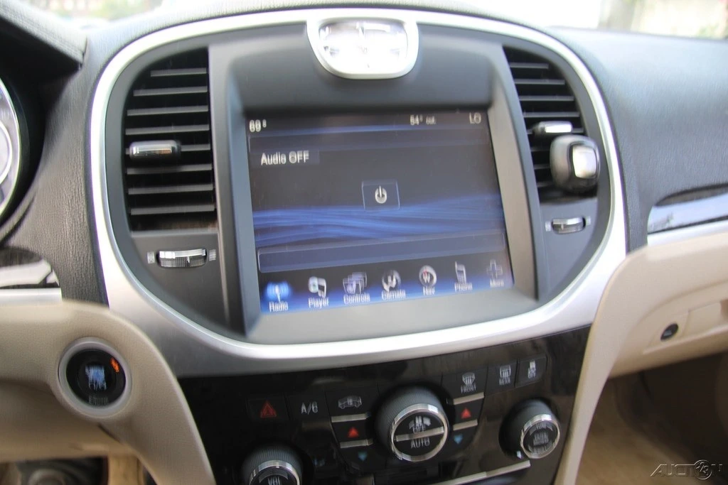 2012 Chrysler 300 (2005-2023) - Image 17 of 21