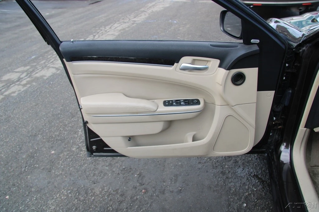 2012 Chrysler 300 (2005-2023) - Image 12 of 21