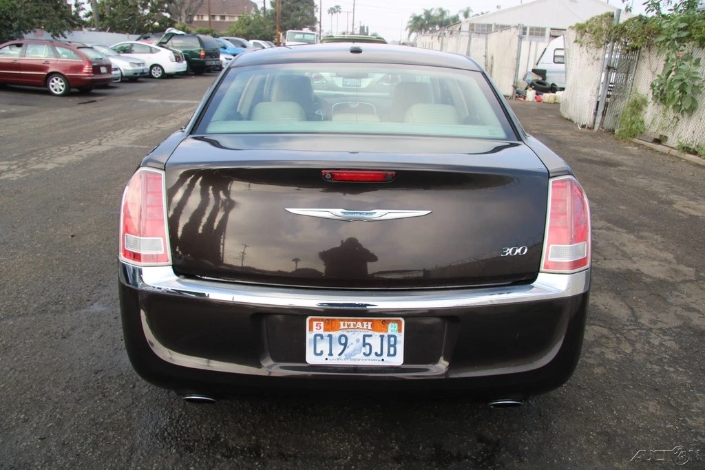 2012 Chrysler 300 (2005-2023) - Image 5 of 21