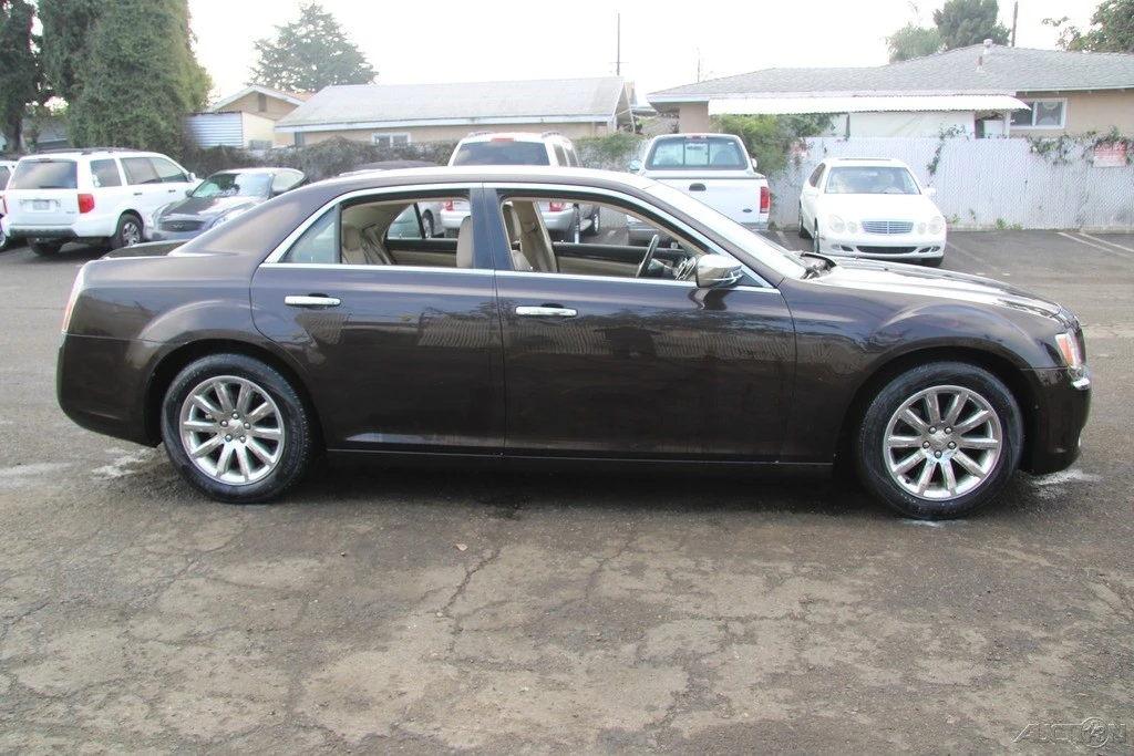 2012 Chrysler 300 (2005-2023) - Image 7 of 21