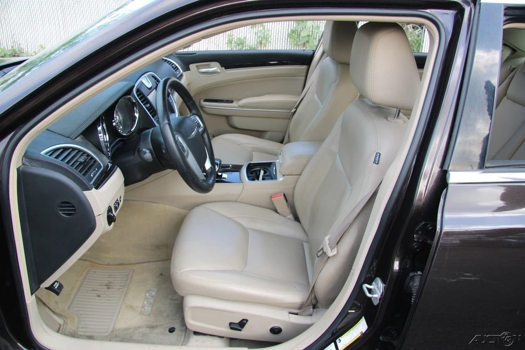 2012 Chrysler 300 (2005-2023) - Image 13 of 21