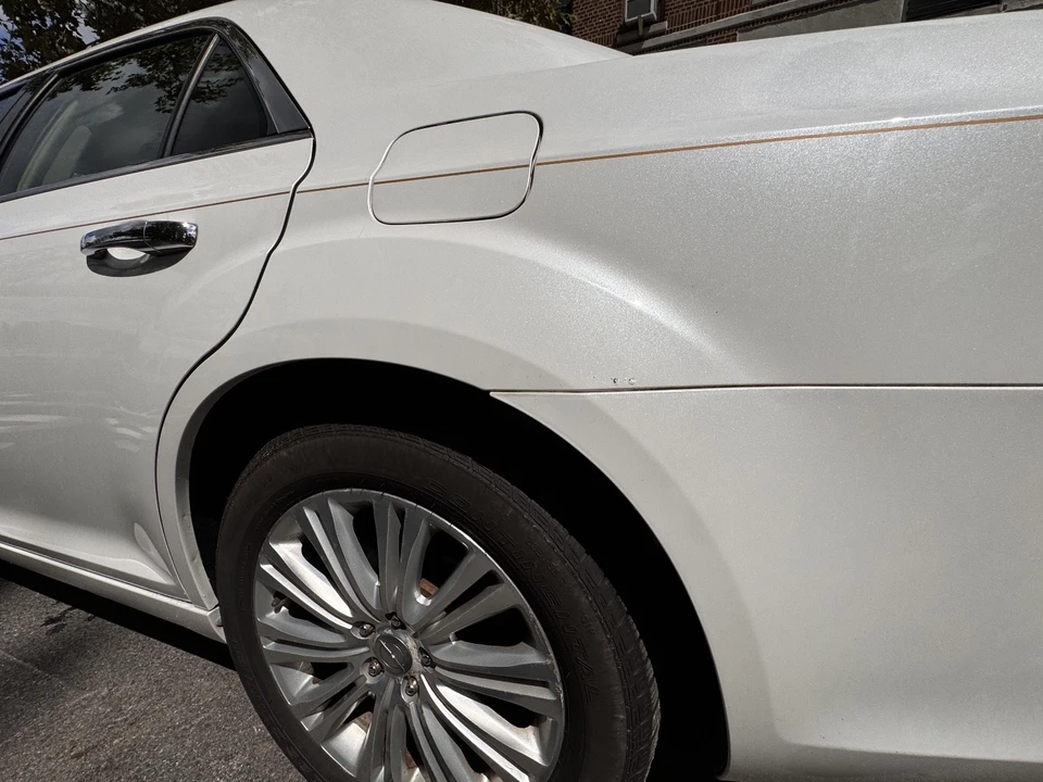 2012 Chrysler 300 (2005-2023) - Image 8 of 28