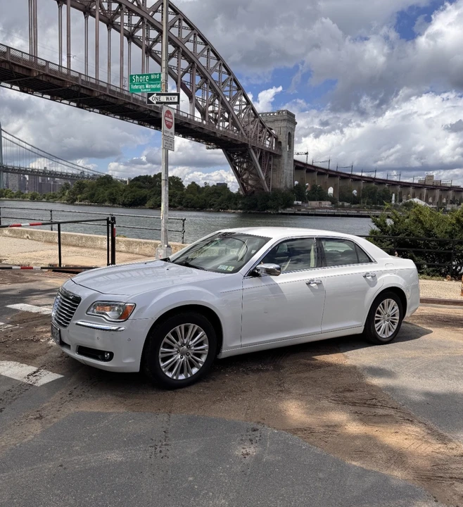2012 Chrysler 300 (2005-2023) - Image 2 of 28