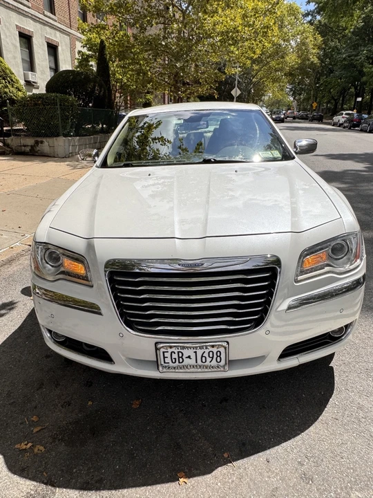 2012 Chrysler 300 (2005-2023) - Image 12 of 28