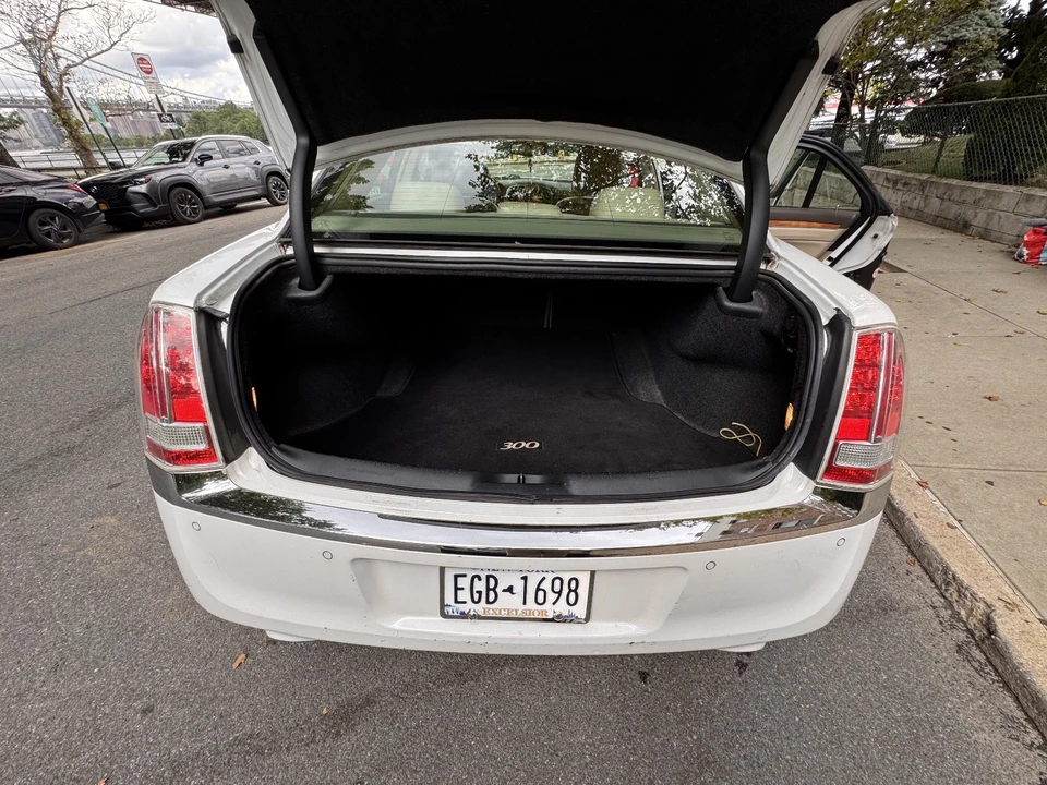 2012 Chrysler 300 (2005-2023) - Image 15 of 28