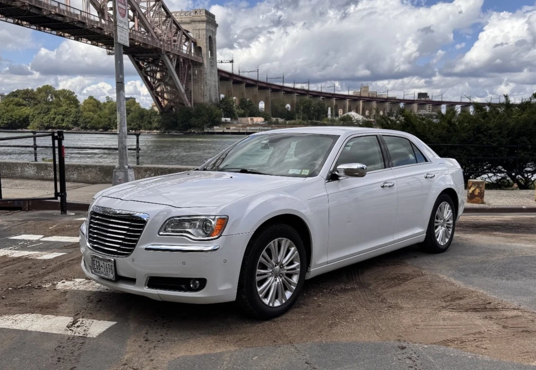 2012 Chrysler 300 (2005-2023) - Image 4 of 28