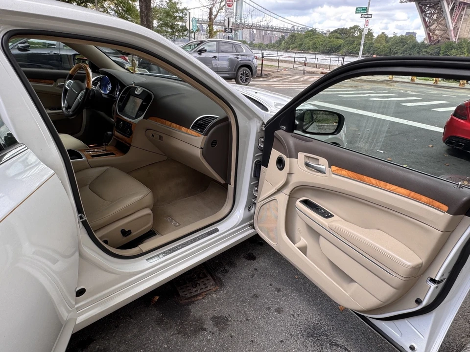 2012 Chrysler 300 (2005-2023) - Image 13 of 28