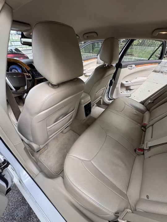 2012 Chrysler 300 (2005-2023) - Image 18 of 28