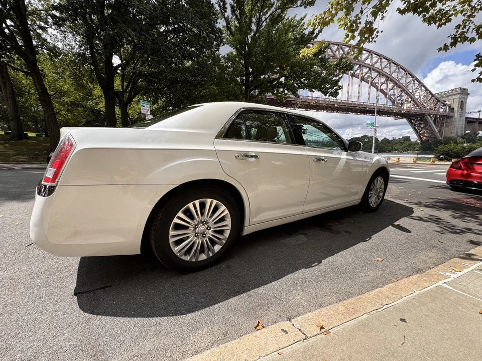 2012 Chrysler 300 (2005-2023) - Image 6 of 28