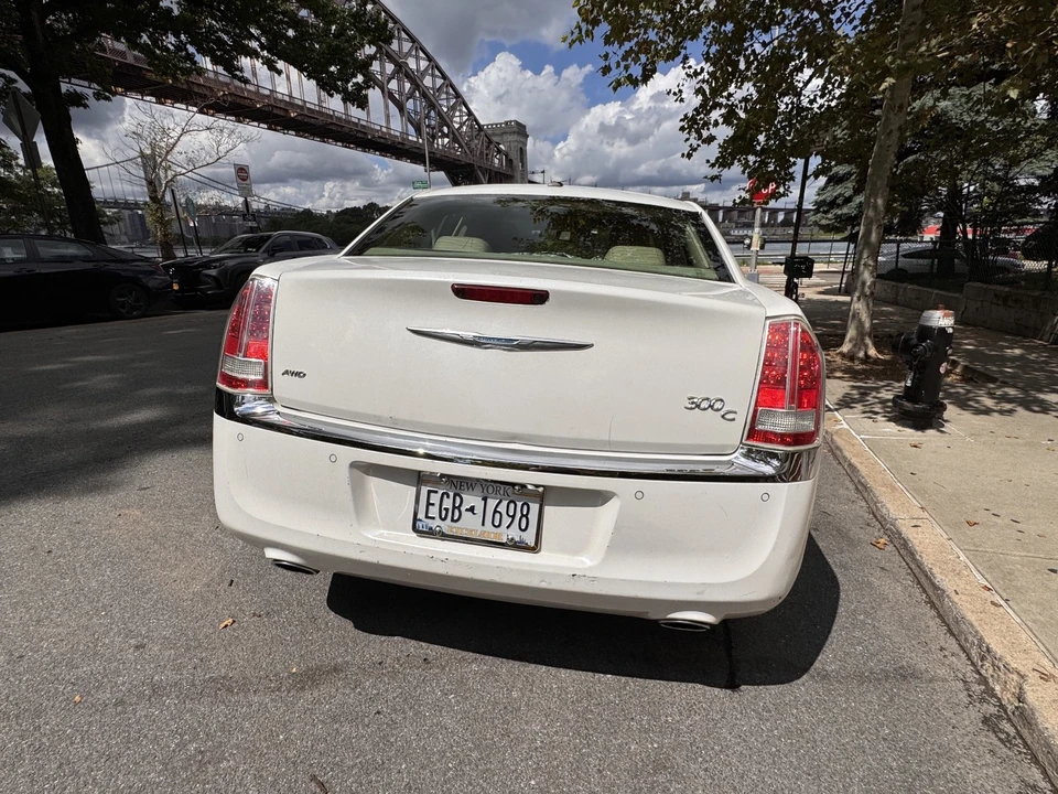 2012 Chrysler 300 (2005-2023) - Image 7 of 28