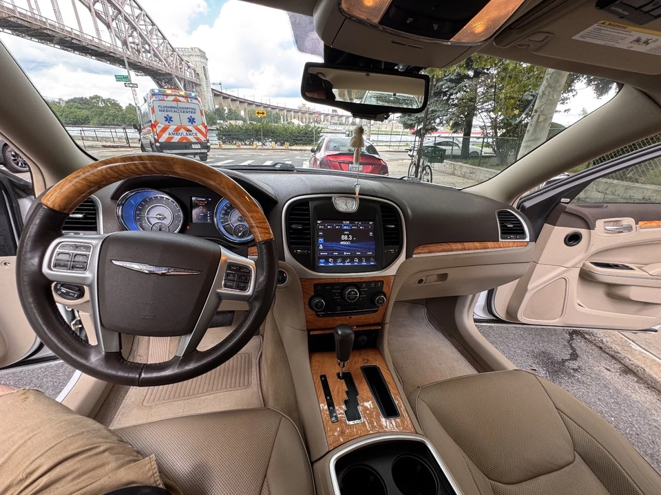2012 Chrysler 300 (2005-2023) - Image 22 of 28