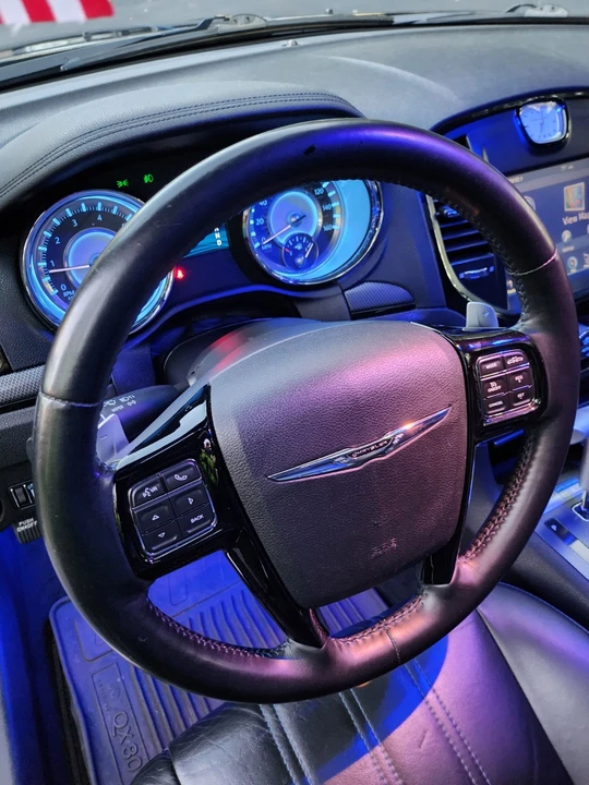 2012 Chrysler 300 (2005-2023) - Image 4 of 21