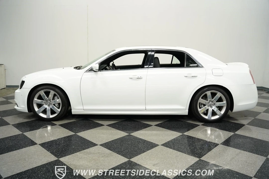 2012 Chrysler 300 (2005-2023) - Image 3 of 21