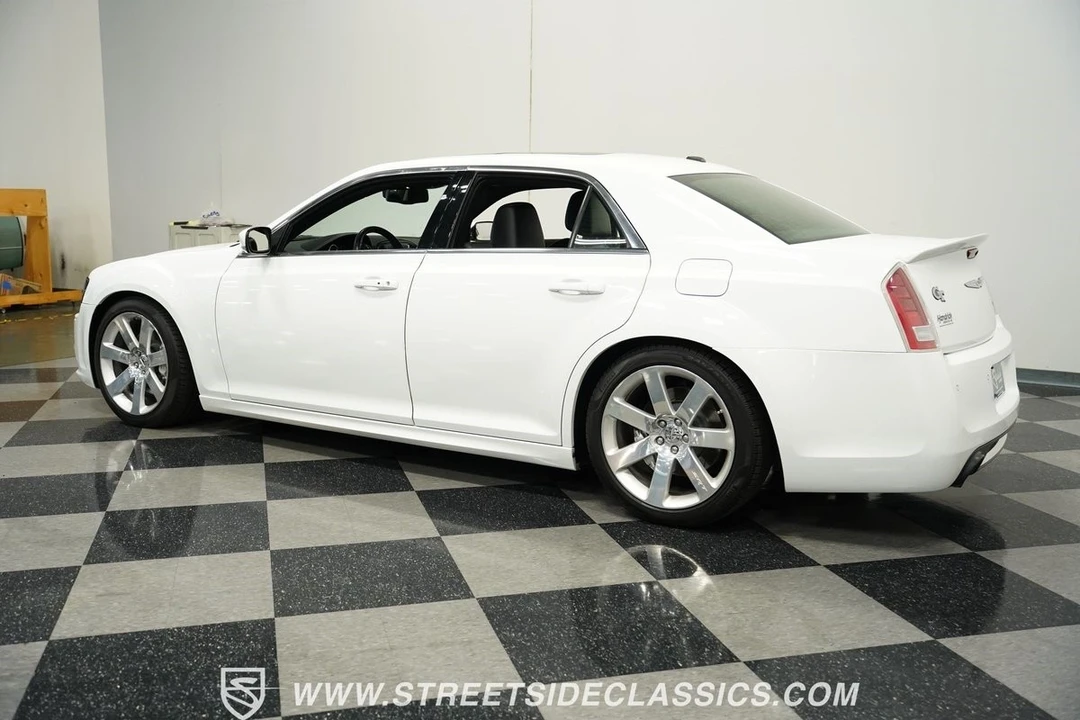 2012 Chrysler 300 (2005-2023) - Image 9 of 21