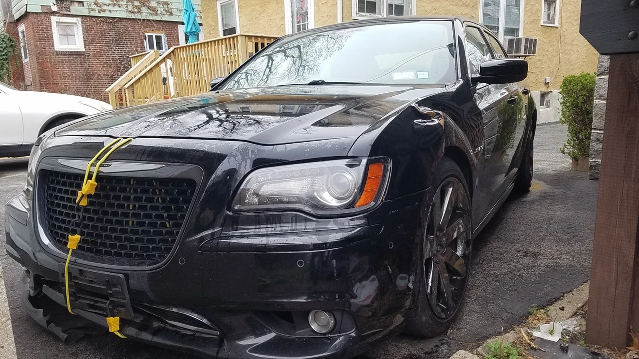 2012 Chrysler 300 (2005-2023) - Image 18 of 21
