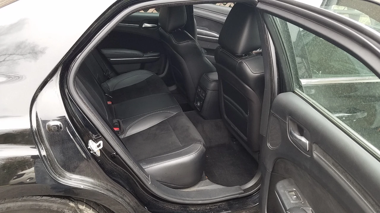 2012 Chrysler 300 (2005-2023) - Image 12 of 21