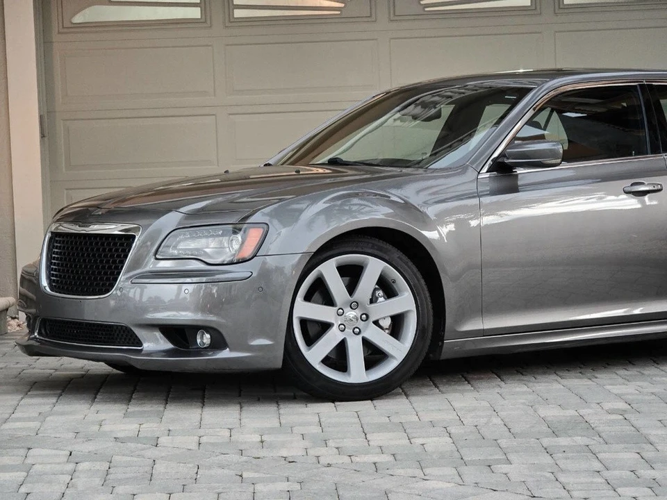 2012 Chrysler 300 (2005-2023) - Image 2 of 21