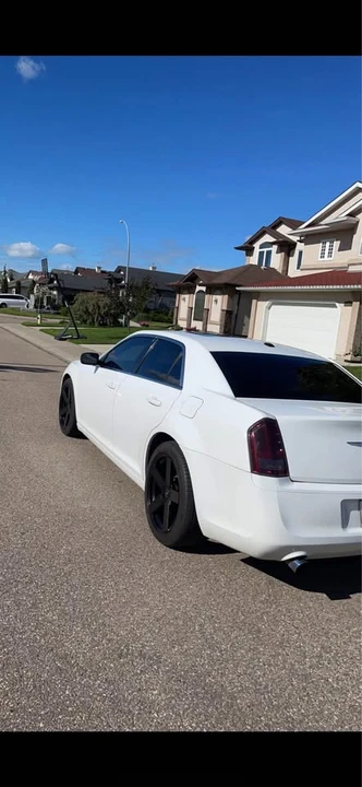 2012 Chrysler 300 (2005-2023) - Image 4 of 8