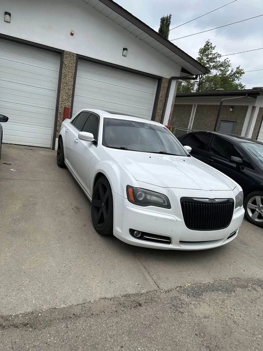 2012 Chrysler 300 (2005-2023) - Image 3 of 8