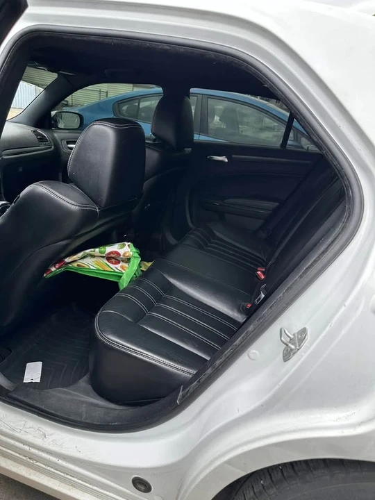 2012 Chrysler 300 (2005-2023) - Image 7 of 8