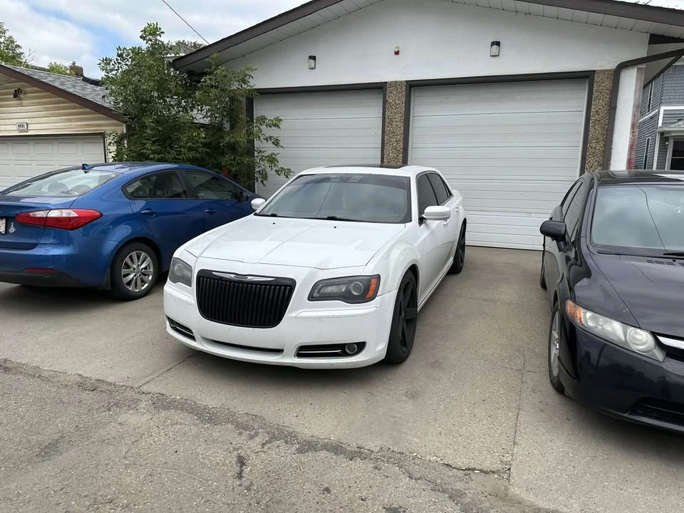 2012 Chrysler 300 (2005-2023) - Image 2 of 8