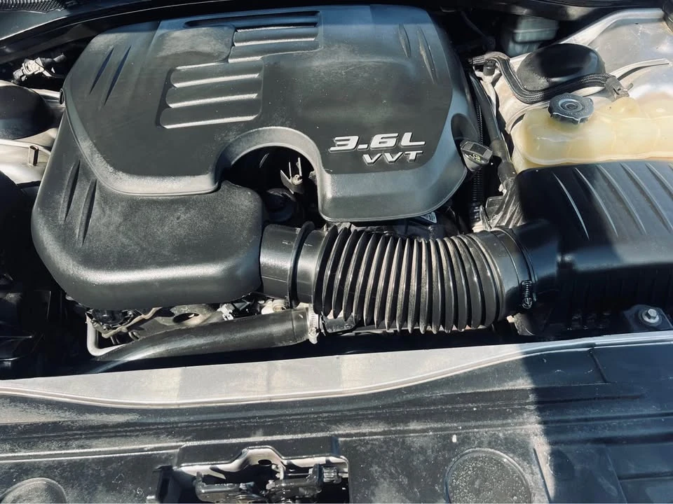 2012 Chrysler 300 (2005-2023) - Image 9 of 10