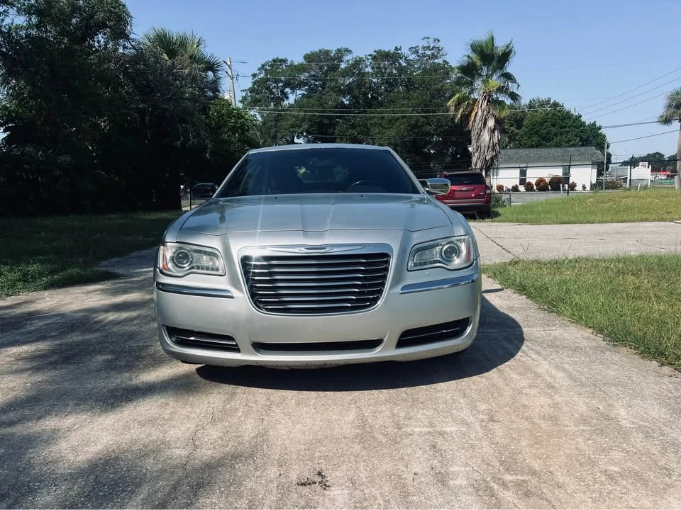 2012 Chrysler 300 (2005-2023) - Image 7 of 10