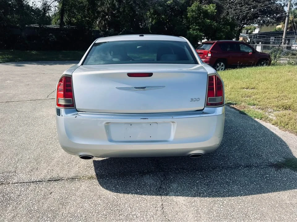 2012 Chrysler 300 (2005-2023) - Image 3 of 10