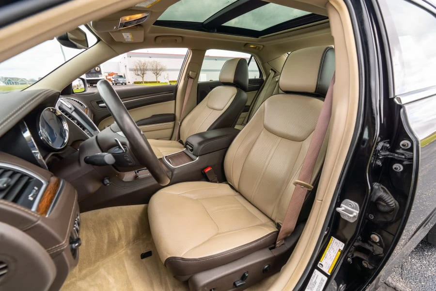 2012 Chrysler 300 (2005-2023) - Image 16 of 23