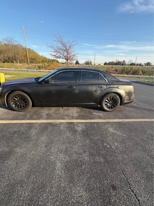 2012 Chrysler 300 (2005-2023) - Image 4 of 6