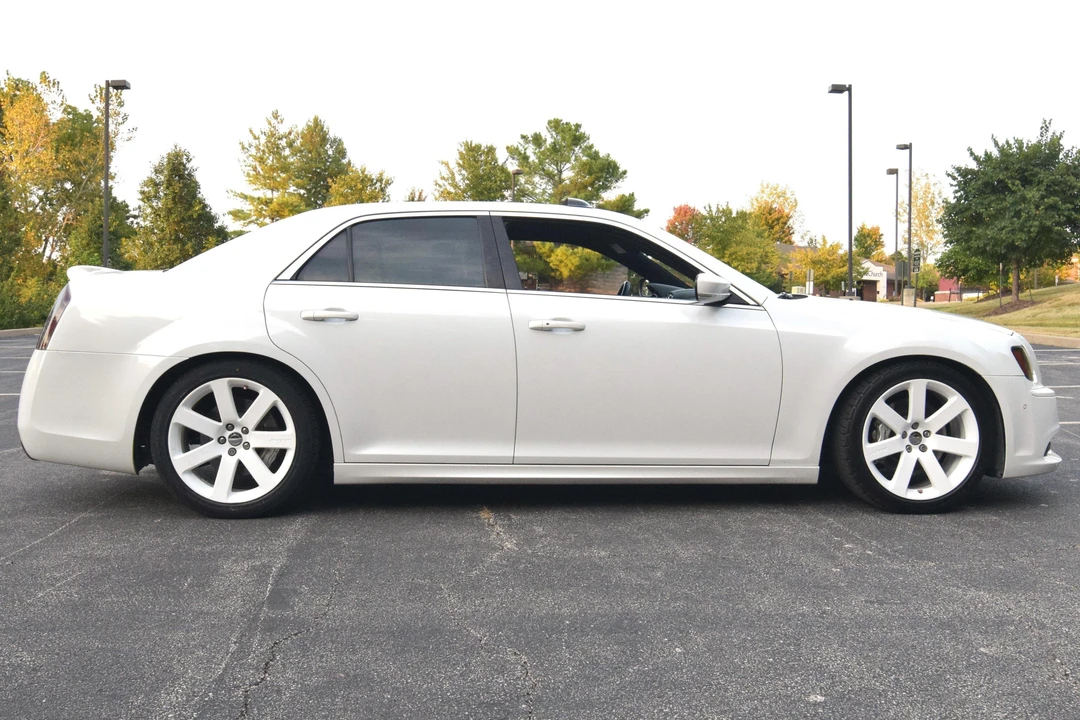 2012 Chrysler 300 (2005-2023) - Image 4 of 31