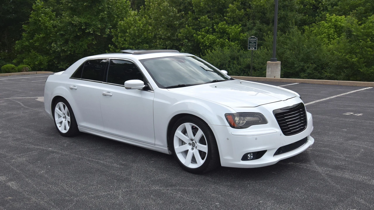 2012 Chrysler 300 (2005-2023) - Image 11 of 31