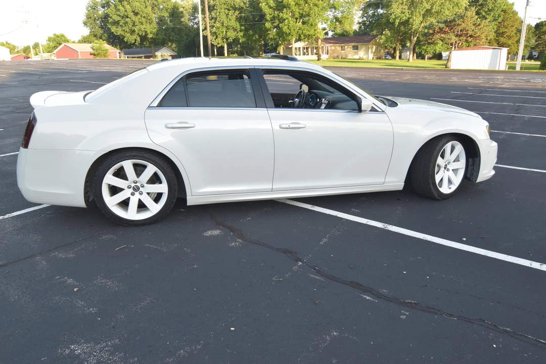 2012 Chrysler 300 (2005-2023) - Image 10 of 31