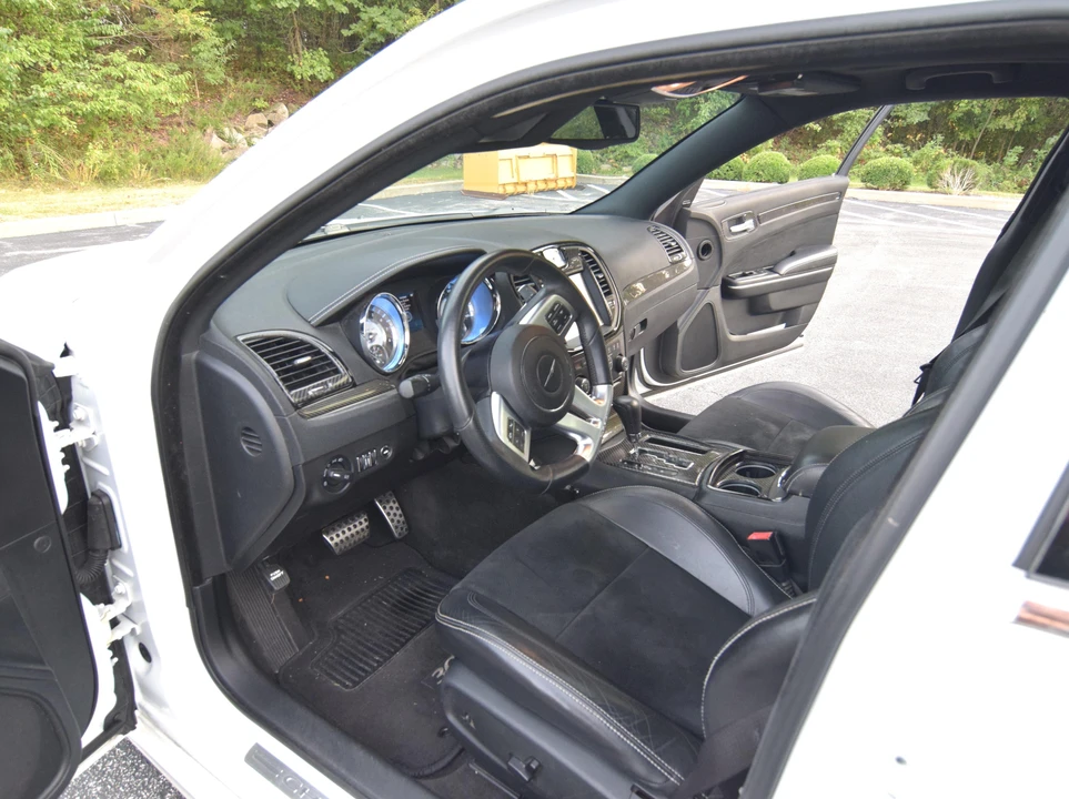 2012 Chrysler 300 (2005-2023) - Image 28 of 31