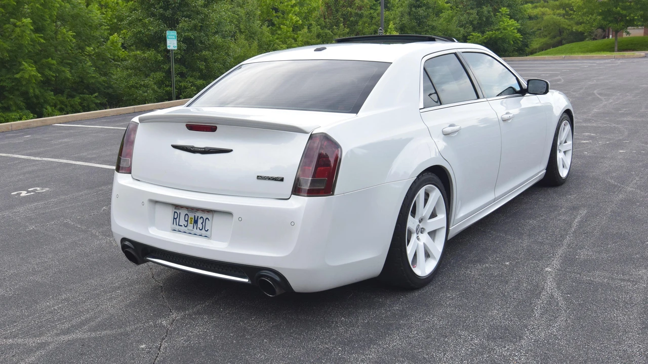 2012 Chrysler 300 (2005-2023) - Image 9 of 31