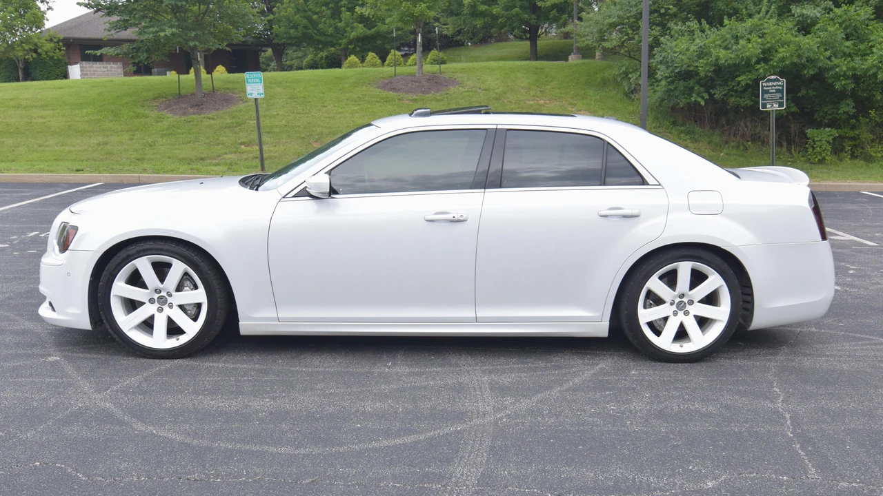 2012 Chrysler 300 (2005-2023) - Image 7 of 31