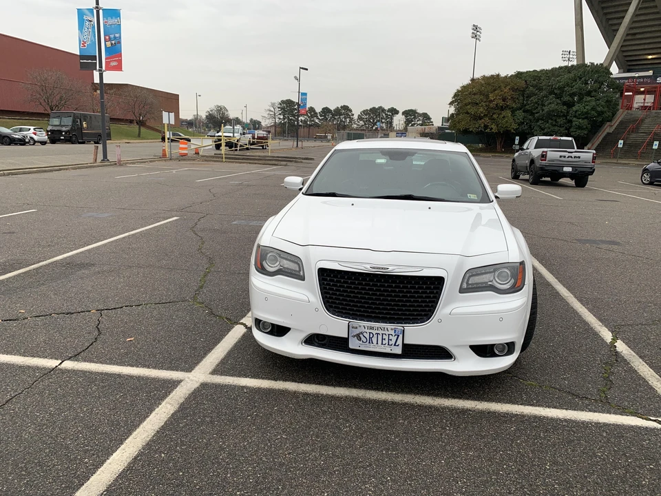 2012 Chrysler 300 (2005-2023) - Image 9 of 31