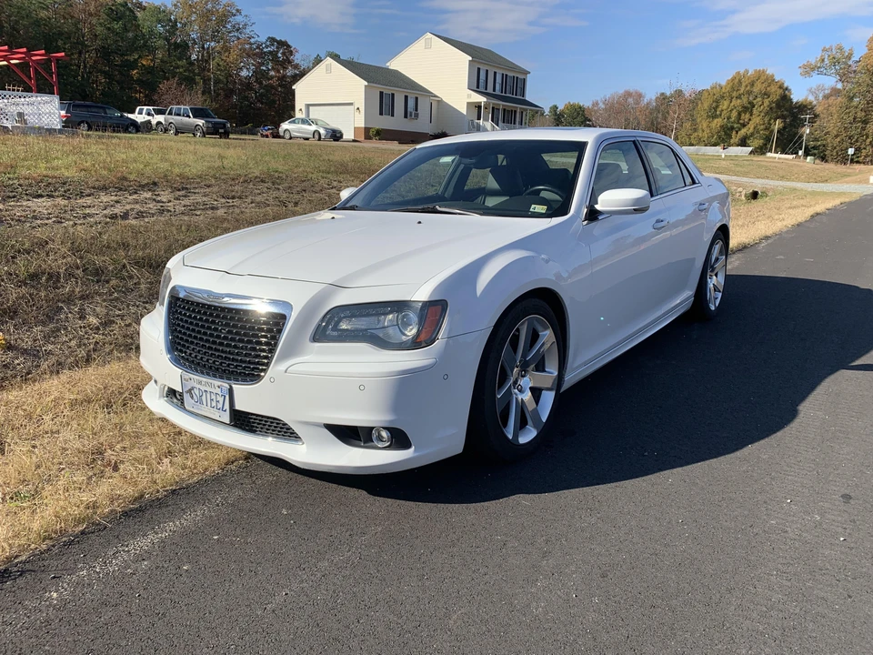 2012 Chrysler 300 (2005-2023) - Image 10 of 31