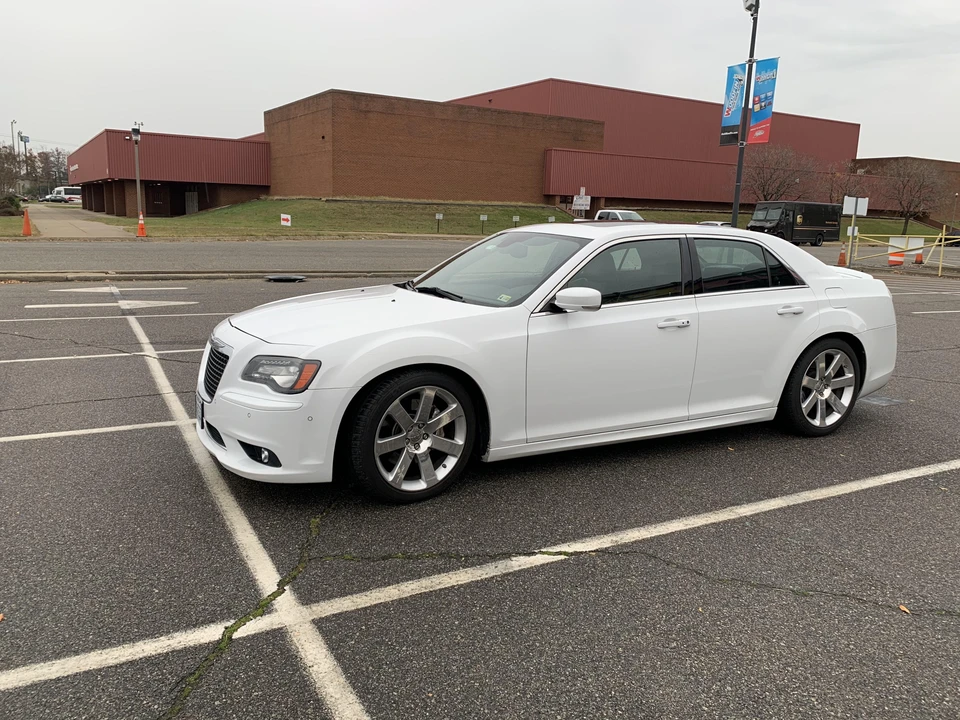 2012 Chrysler 300 (2005-2023) - Image 13 of 31