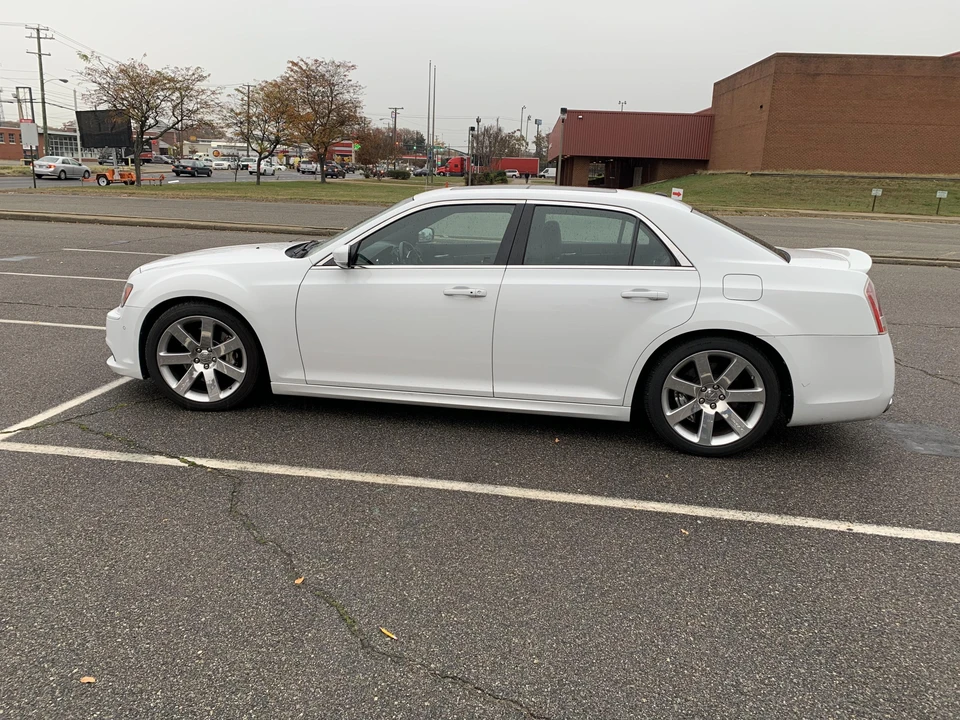 2012 Chrysler 300 (2005-2023) - Image 15 of 31