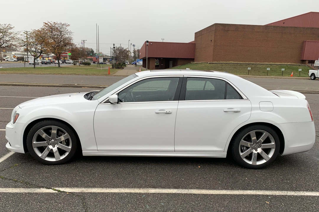 2012 Chrysler 300 (2005-2023) - Image 3 of 31