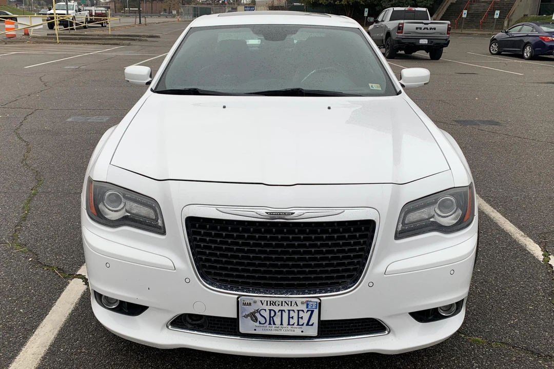 2012 Chrysler 300 (2005-2023) - Image 2 of 31