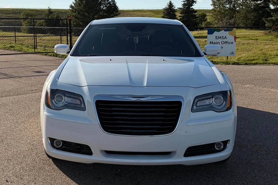 2012 Chrysler 300 (2005-2023) - Image 2 of 31