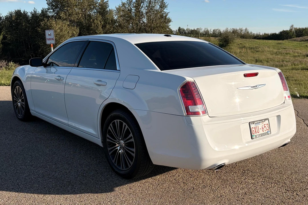2012 Chrysler 300 (2005-2023) - Image 4 of 31