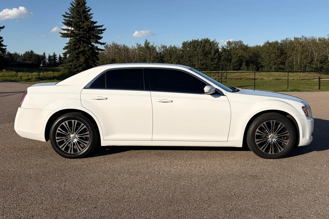2012 Chrysler 300 (2005-2023) - Image 3 of 31